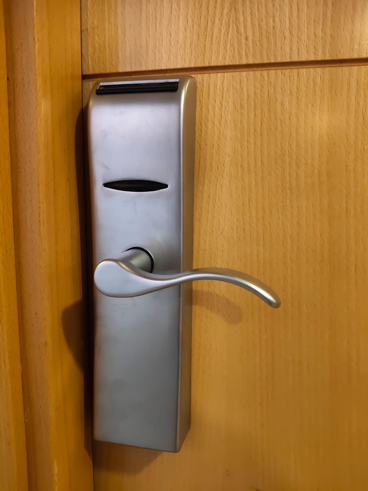 Manivela de puerta cambiada por el cerrajero