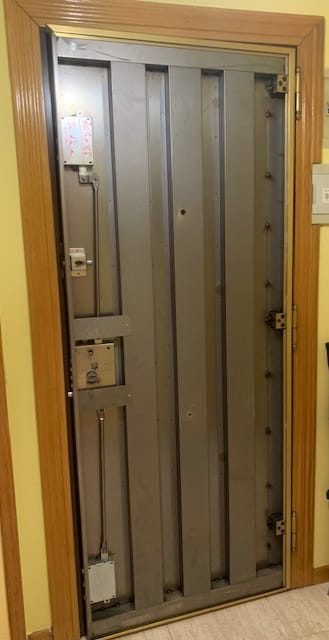Puerta de seguridad acorazada